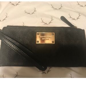 Michael kors wristlet